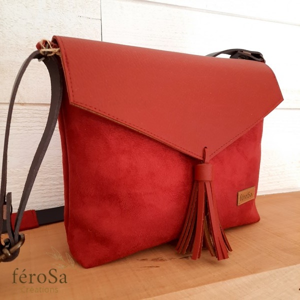 sac avec rabat triangle rouge - Frais de port inclus