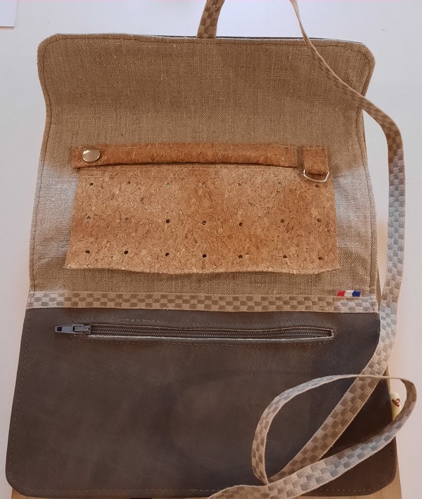 Pochette à bijoux couleur taupe - Frais de port inclus – Image 2