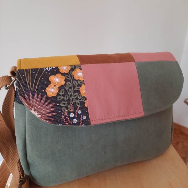 Sac bandoulière vert kaki et rabat patchwork