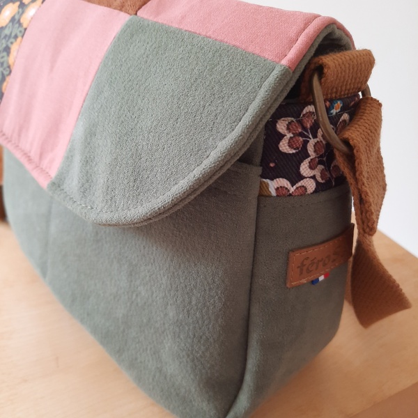 Sac bandoulière vert kaki et rabat patchwork – Image 2