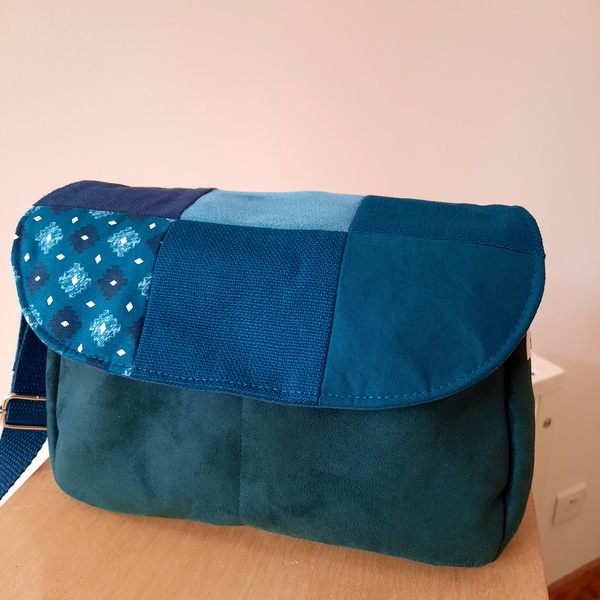 Sac bandoulière vert et bleu, rabat patchwork