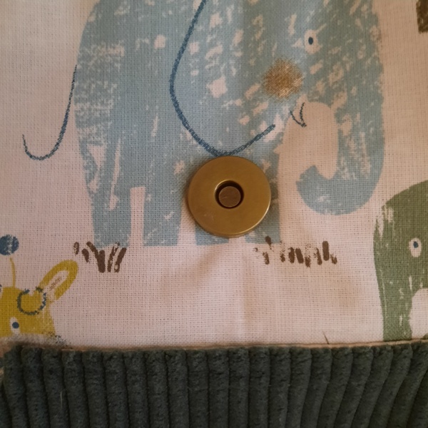 Sac à dos enfant en velours vert kaki – Image 3