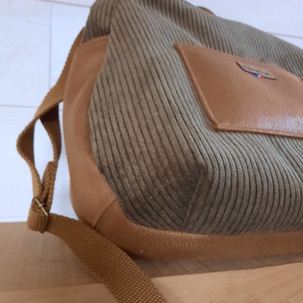 Sac bandoulière en velours marron – Image 5