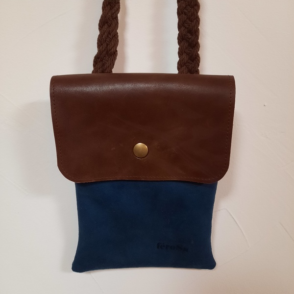 Sacoche téléphone bleu